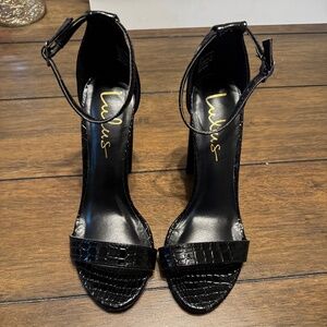 EUC Lulu’s Black Faux Crocodile Heels size 6.5